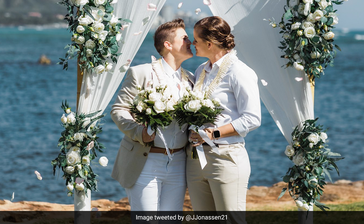 Australian Women's Star Jess Jonassen Marries With "Best Friend" Sarah Wearn. See Pics