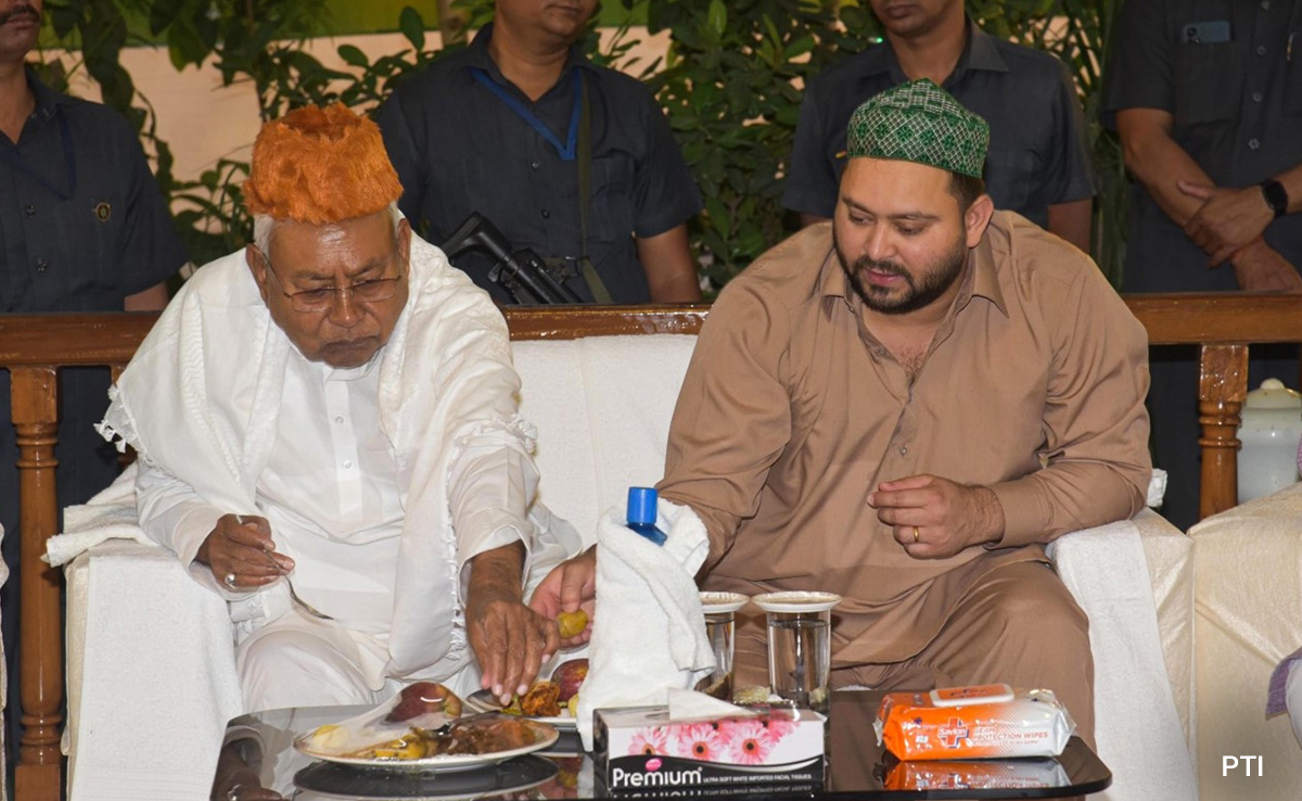Nitish Kumar Attends Iftar Party Hosted By His Deputy Tejashwi Yadav