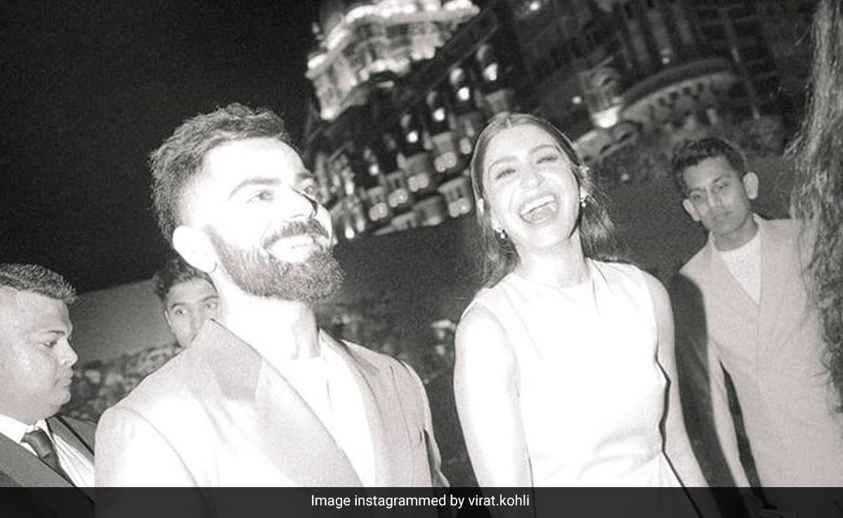 Just Anushka Sharma And Virat Kohli Giving Us Major Couple Goals In This Pic