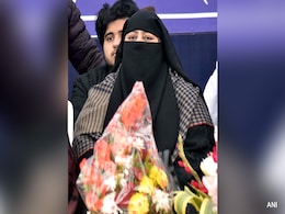 अतीक अहमद की बीवी शाइस्ता परवीन माफिया घोषित, पुलिस बोली- साथ रखती है शूटर अतीक अहमद की बीवी शाइस्ता परवीन माफिया घोषित, पुलिस बोली- साथ रखती है शूटर