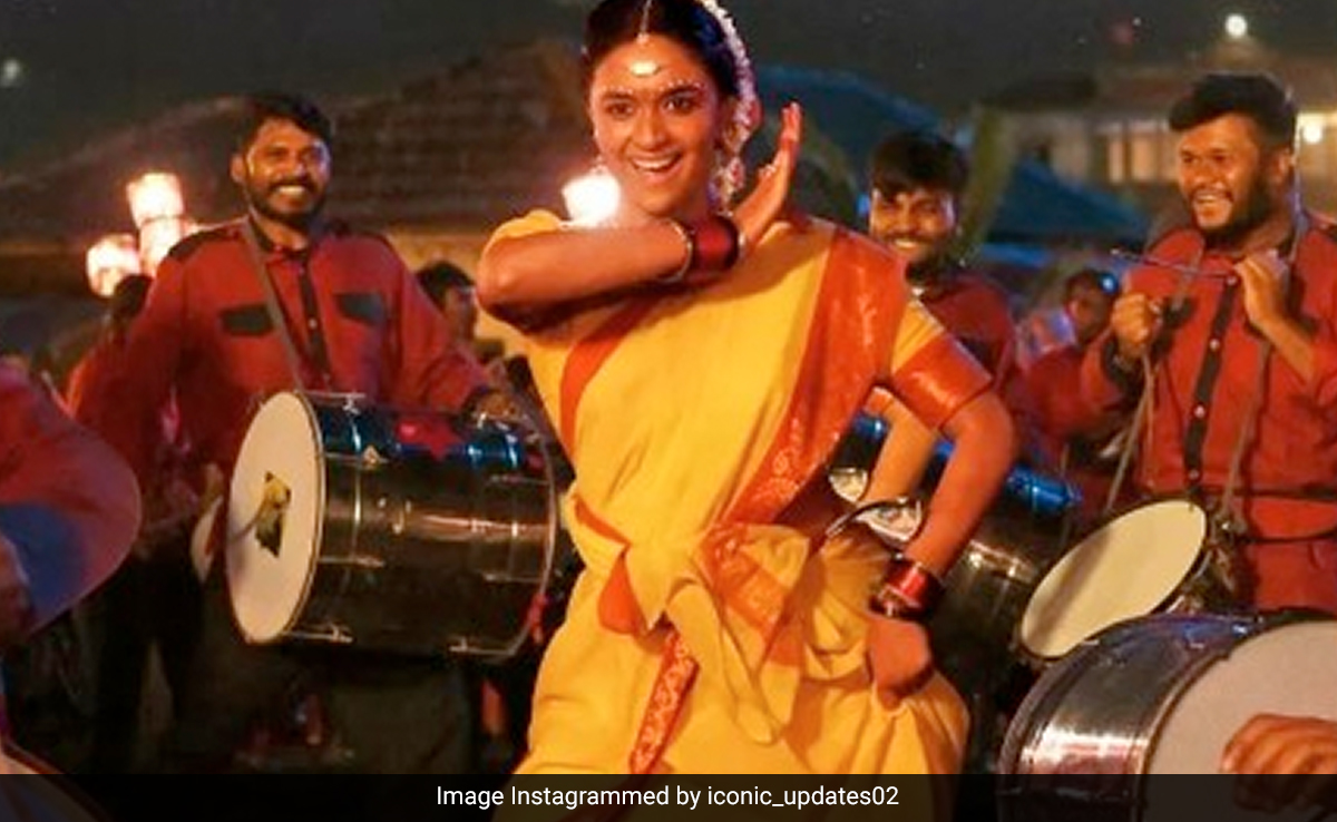 एक्ट्रेस ने मुंह में नोट दबाकर किया ऐसा ताबड़तोड़ डांस, गारंटी है पहले कभी नही देखा होगा ऐसा जश्न