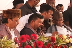 Sharad Pawar Attends Iftar Party With Nephew Ajit Amid Rift Buzz Sharad Pawar Attends Iftar Party With Nephew Ajit Amid Rift Buzz