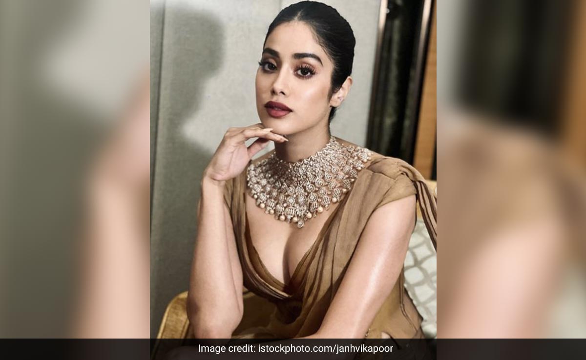 "Kissie," Wrote Janhvi Kapoor. How Rumoured Boyfriend Shikhar Pahariya Reacted