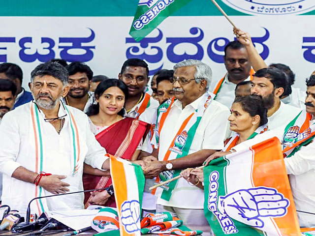 हलफ़नामे बता रहे कर्नाटक के नेताओं की बढ़ती जा रही आमदनी