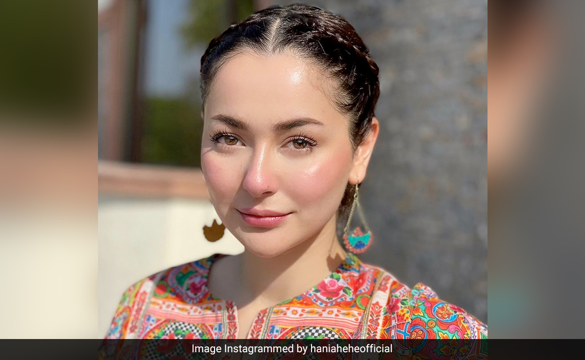 Here's How To Recreate Hania Aamir's Viral Makeup Look For Eid al-Fitr 2023