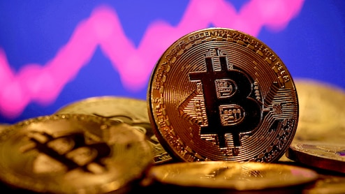 Bitcoin Price Today: क्रिप्टो मार्केट में हड़कंप! लगातार बिकवाली के बीच बिटकॉइन 1 लाख डॉलर से नीचे फिसला