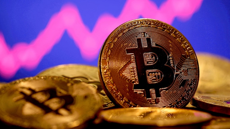 Bitcoin Price Today: क्रिप्टो मार्केट में हड़कंप! लगातार बिकवाली के बीच बिटकॉइन 1 लाख डॉलर से नीचे फिसला