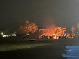 भीड़ ने मणिपुर के मंत्री का गोदाम फूंका, घर जलाने की भी कोशिश की भीड़ ने मणिपुर के मंत्री का गोदाम फूंका, घर जलाने की भी कोशिश की