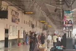 छत्तीसगढ़ के रायपुर स्टेशन पर ट्रेन से उतरने वाले यात्रियों को ठंडा रखने वाला सिस्टम छत्तीसगढ़ के रायपुर स्टेशन पर ट्रेन से उतरने वाले यात्रियों को ठंडा रखने वाला सिस्टम