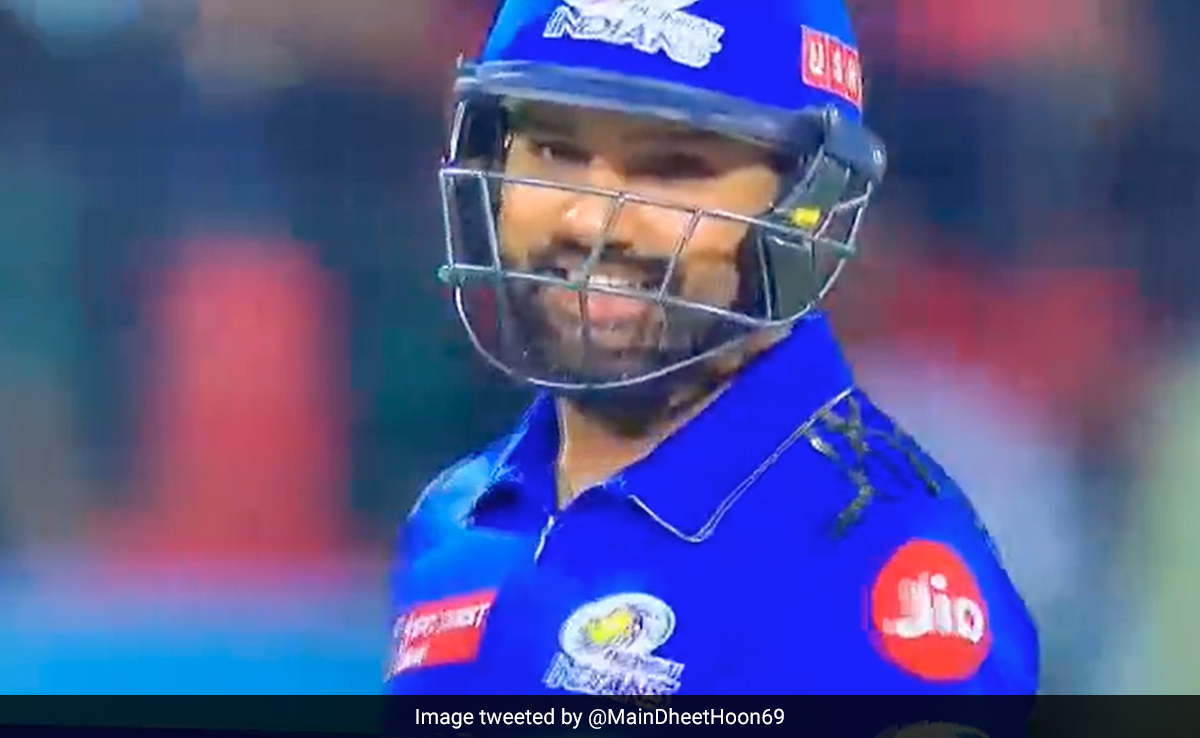 'हेलमेट पर मार..', रोहित शर्मा ने जैसे ही लिया रन, आरसीबी खिलाड़ी की फिसली जुबान, Video