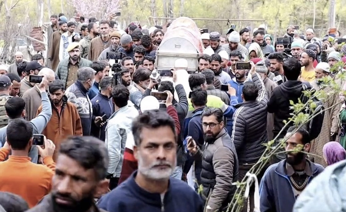 कश्मीर: 8 साल की बेटी ने पिता को सुसाइड करने से रोका तो कर डाला उसी का मर्डर