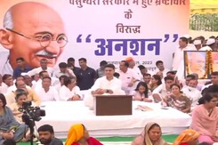 Video: At Sachin Pilot's Fast Against Corruption, Congress Symbol Missing Video: At Sachin Pilot's Fast Against Corruption, Congress Symbol Missing