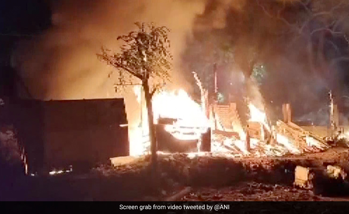 जमशेदपुर में धार्मिक झंडे के ‘अपमान’ को लेकर हुई हिंसा के मामले में 50 लोग गिरफ्तार: पुलिस