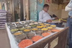 चुनाव के बीच दाल की कीमतों में उछाल ने केन्द्र सरकार के कान खड़े किए, 4 राज्यों में स्टॉक की जांच चुनाव के बीच दाल की कीमतों में उछाल ने केन्द्र सरकार के कान खड़े किए, 4 राज्यों में स्टॉक की जांच