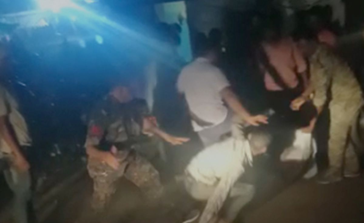 मध्य प्रदेश में पुलिसकर्मियों ने बाप-बेटे को बेरहमी से पीटा, दो पुलिस वाले लाइन हाजिर