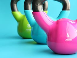 Celebrity Fitness Trainer Shows Easy Standing Exercises To Reduce Love Handles Celebrity Fitness Trainer Shows Easy Standing Exercises To Reduce Love Handles