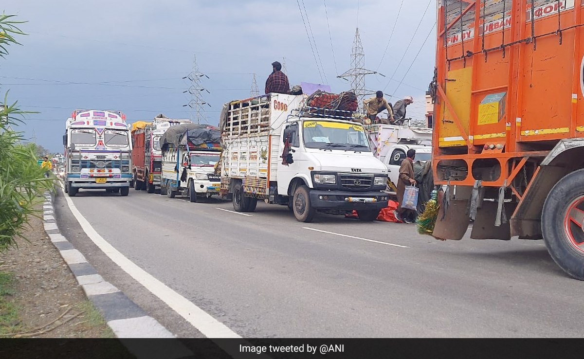Jammu-Srinagar Highway Closed After Landslide, Over 300 Vehicles Stranded