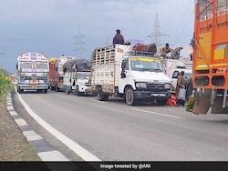 Thousands Of Tonnes Of Apples Rot In Trucks Stranded On Srinagar-Jammu Highway