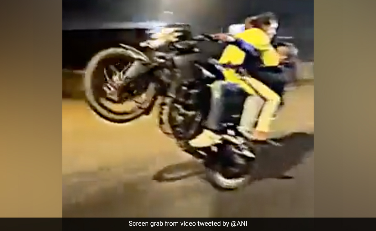 Video Of Mumbai Man's Bike Stunt With 2 Girls Goes Viral, Arrested