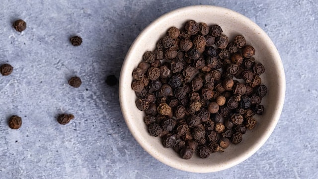 Black pepper can speed up metabolism, promoting weight loss