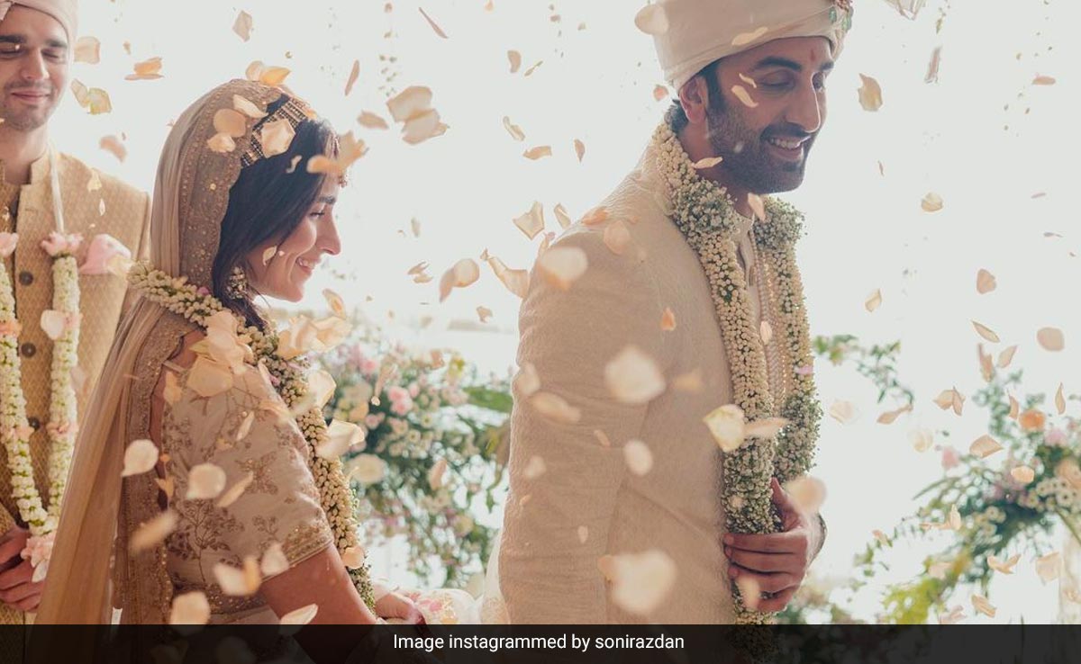 On Alia Bhatt-Ranbir Kapoor's First Anniversary, Wishes From Neetu Kapoor And Soni Razdan