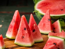 क्या डायबिटीज रोगियों को खाना चाहिए मीठा तरबूज? Watermelon में कितनी शुगर होती है? जानें तरबूज के 8 फायदे क्या डायबिटीज रोगियों को खाना चाहिए मीठा तरबूज? Watermelon में कितनी शुगर होती है? जानें तरबूज के 8 फायदे