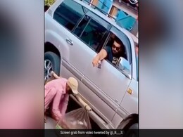 पिंजरे में बंद पंछियो को शख्स ने खरीदा, फिर उन्हें आसमान में उड़ाकर कर दिया आज़ाद, यूजर्स बोले- इसे कहते हैं सुपरहीरो पिंजरे में बंद पंछियो को शख्स ने खरीदा, फिर उन्हें आसमान में उड़ाकर कर दिया आज़ाद, यूजर्स बोले- इसे कहते हैं सुपरहीरो