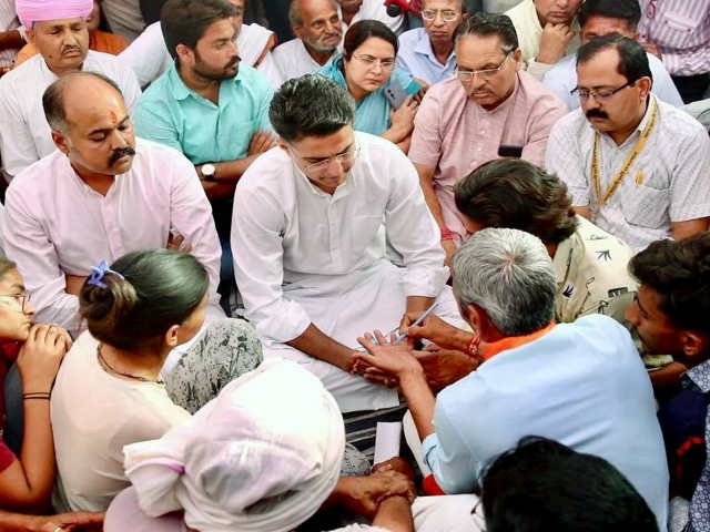 गहलोत पर फिर हमलावर पायलट, मंत्री महेश जोशी पर कार्रवाई की मांग की