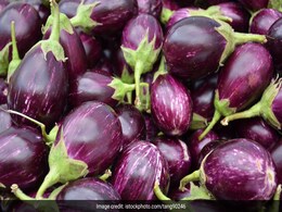Brinjal Side Effects: इन 5 समस्याओं से जूझ रहे हैं तो भूलकर भी न खाएं बैंगन, पड़ सकते हैं लेने के देने Brinjal Side Effects: इन 5 समस्याओं से जूझ रहे हैं तो भूलकर भी न खाएं बैंगन, पड़ सकते हैं लेने के देने
