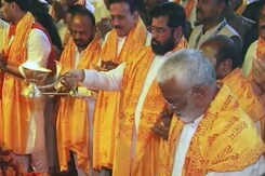 Ayodhya: Eknath Shinde Offers Prayers At Saryu Ghat Ayodhya: Eknath Shinde Offers Prayers At Saryu Ghat