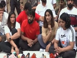 "From Podium To Footpath": Wrestlers Spend Night At Delhi Protest Site "From Podium To Footpath": Wrestlers Spend Night At Delhi Protest Site