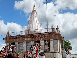 इस मंदिर में 1988 से काम कर रहे दो मुस्लिम, अब उन्हें नौकरी से निकाला जाएगा इस मंदिर में 1988 से काम कर रहे दो मुस्लिम, अब उन्हें नौकरी से निकाला जाएगा