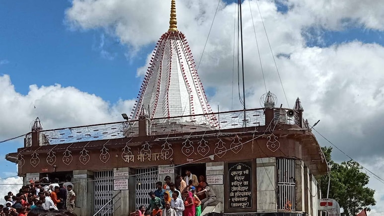 मैहर मां शारदा धाम में 2 किलो चांदी का छत्र, मुकुट और सोने की नथ गायब, पुजारी बोले- जमा किया, कैसे सामने आएगा सच?