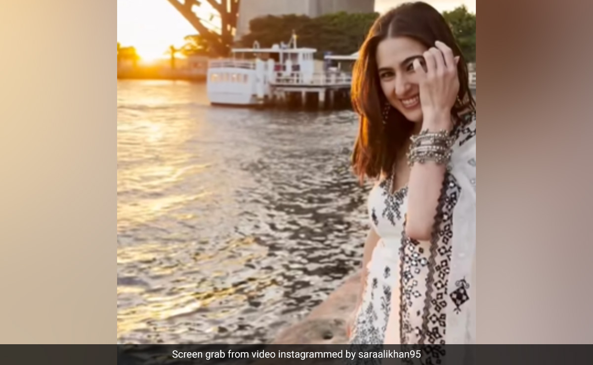 "<i>Namaste Darshakon</i>": Tour Guide Sara Ali Khan Is Back. This Time From Australia