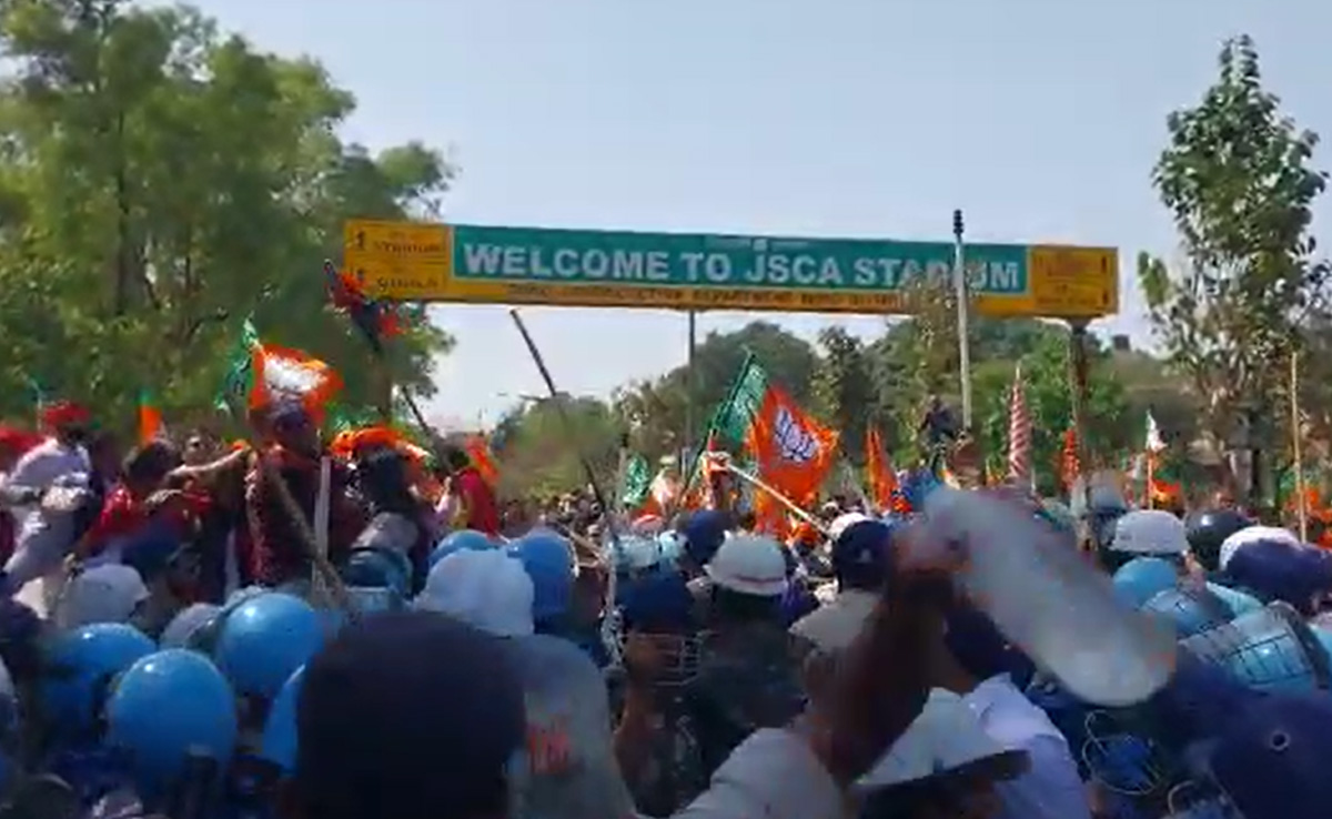 रांची में बीजेपी का विरोध प्रदर्शन, पुलिस ने किया लाठीचार्ज; कई कार्यकर्ता घायल