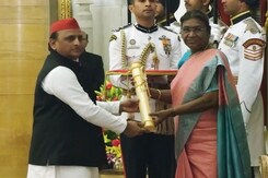 Watch: Akhilesh Yadav Accepts Padma Award On Behalf Of Father Mulayam Singh Watch: Akhilesh Yadav Accepts Padma Award On Behalf Of Father Mulayam Singh