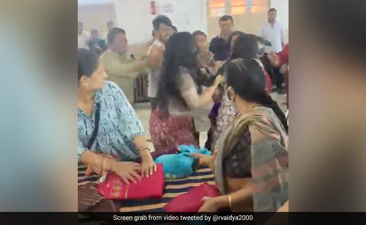 Watch: Free-For-All At Bengaluru Saree Sale, Hair Pulled, Slaps