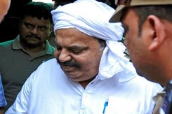UP Gangster Shot Dead While Being Taken For Medical Test UP Gangster Shot Dead While Being Taken For Medical Test