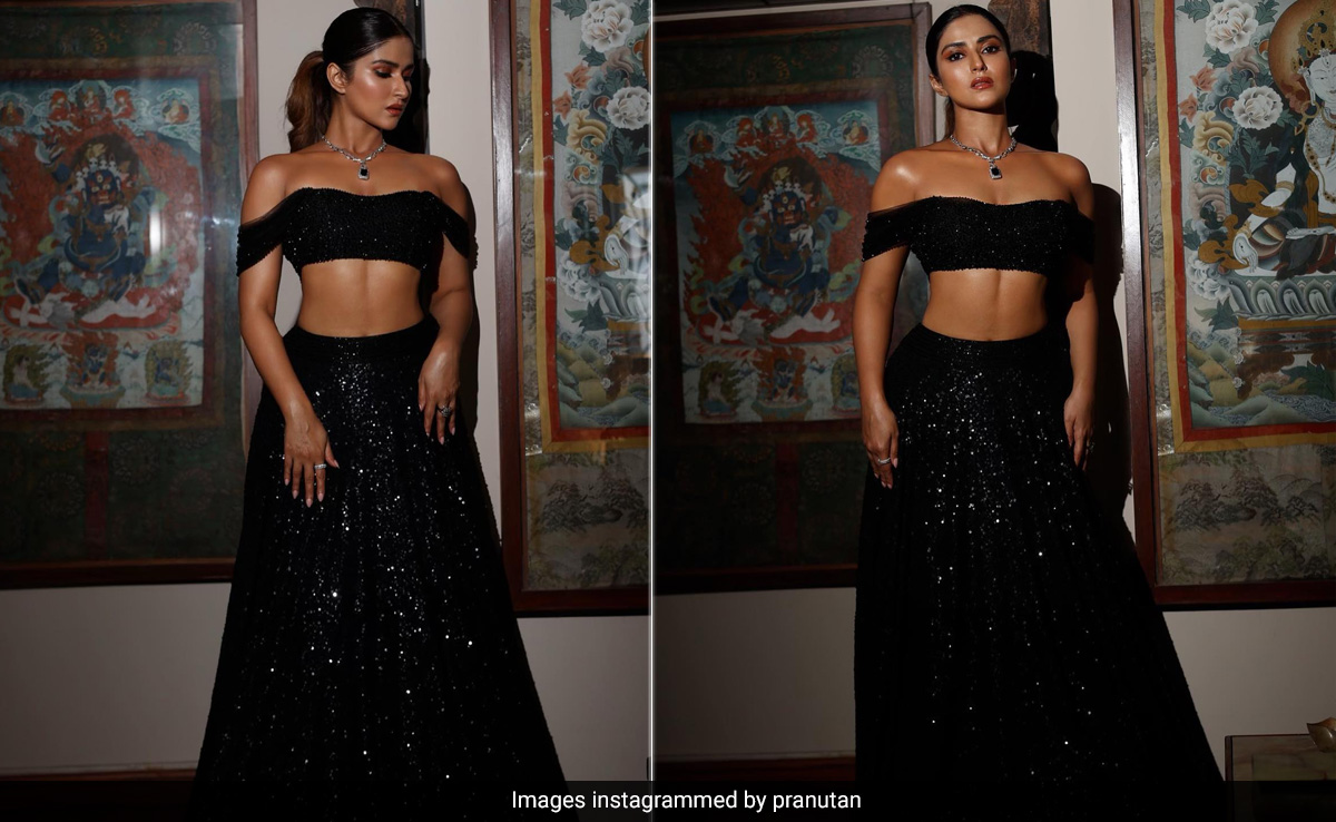 Pranutan Bahl Captures The Night Sky Perfectly In A Black Shimmery <i>Lehenga</i>