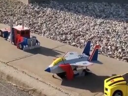 सड़क पर दिख रहे सुपरकार की सच्चाई कुछ और है, वीडियो देख लोग कह रहे हैं कि ये कहां से आए हैं? सड़क पर दिख रहे सुपरकार की सच्चाई कुछ और है, वीडियो देख लोग कह रहे हैं कि ये कहां से आए हैं?