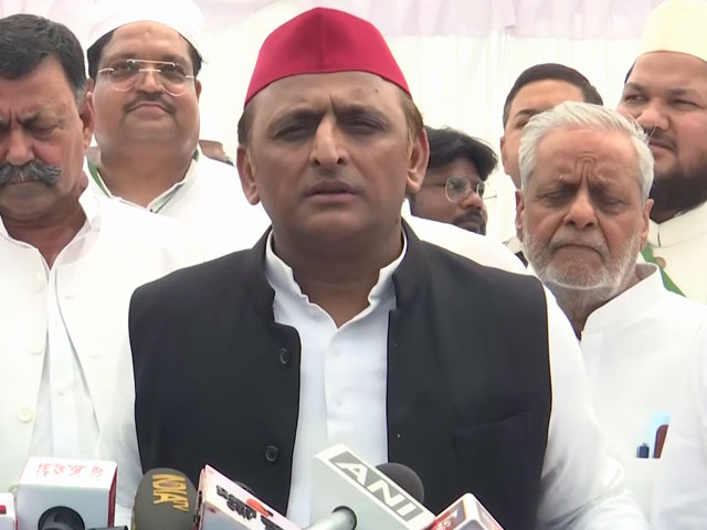 "दुनिया की सबसे बड़ी पार्टी BJP के पास चुनाव लड़ाने के लिए उम्मीदवार तक नहीं": अखिलेश यादव