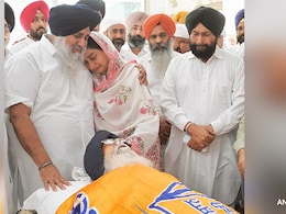 पंजाब के पूर्व मुख्यमंत्री प्रकाश सिंह बादल को अंतिम विदाई देने उनके पैतृक गांव पहुंचे कई बड़े नेता पंजाब के पूर्व मुख्यमंत्री प्रकाश सिंह बादल को अंतिम विदाई देने उनके पैतृक गांव पहुंचे कई बड़े नेता