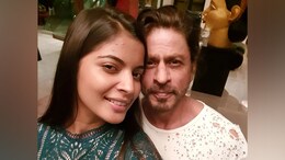 Shah Rukh Khan Baked Pizza For Model Navpreet Kaur In Mannat And Fans Can't Keep Calm