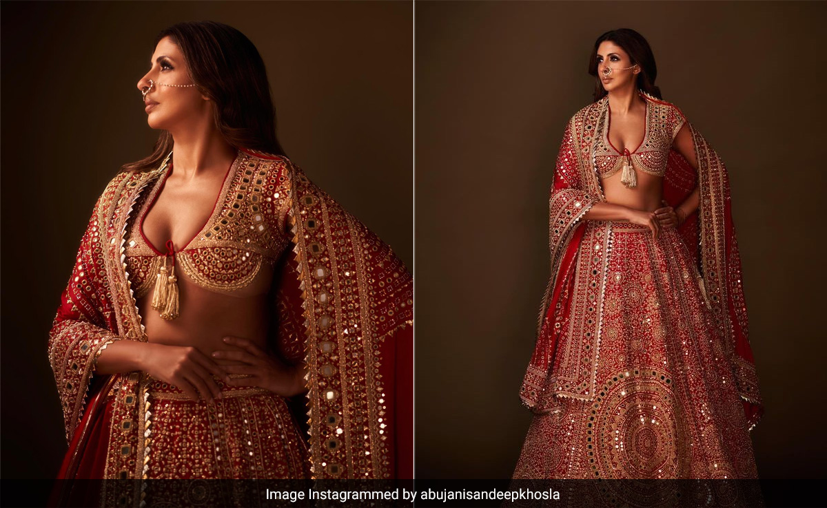 Here's How Shweta Bachchan's Red Mirrorwork <i>Ghagra</i> Was "An Ode To The Iconic Devdas <i>Lehenga</i>"
