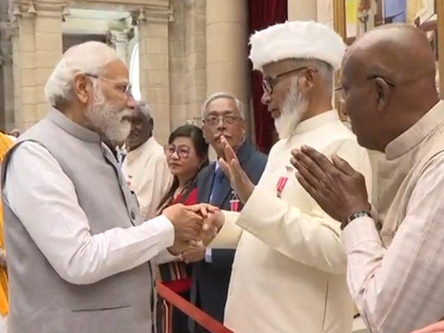 "You Proved Me Wrong" - Veteran Craft Artist To PM At Padma Awards