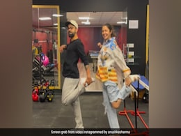 अनुष्का शर्मा के साथ ताबड़तोबड़ डांस कर रहे थे विराट कोहली, हुआ कुछ ऐसा लगे दर्द से कराहने- देखें वीडियो अनुष्का शर्मा के साथ ताबड़तोबड़ डांस कर रहे थे विराट कोहली, हुआ कुछ ऐसा लगे दर्द से कराहने- देखें वीडियो