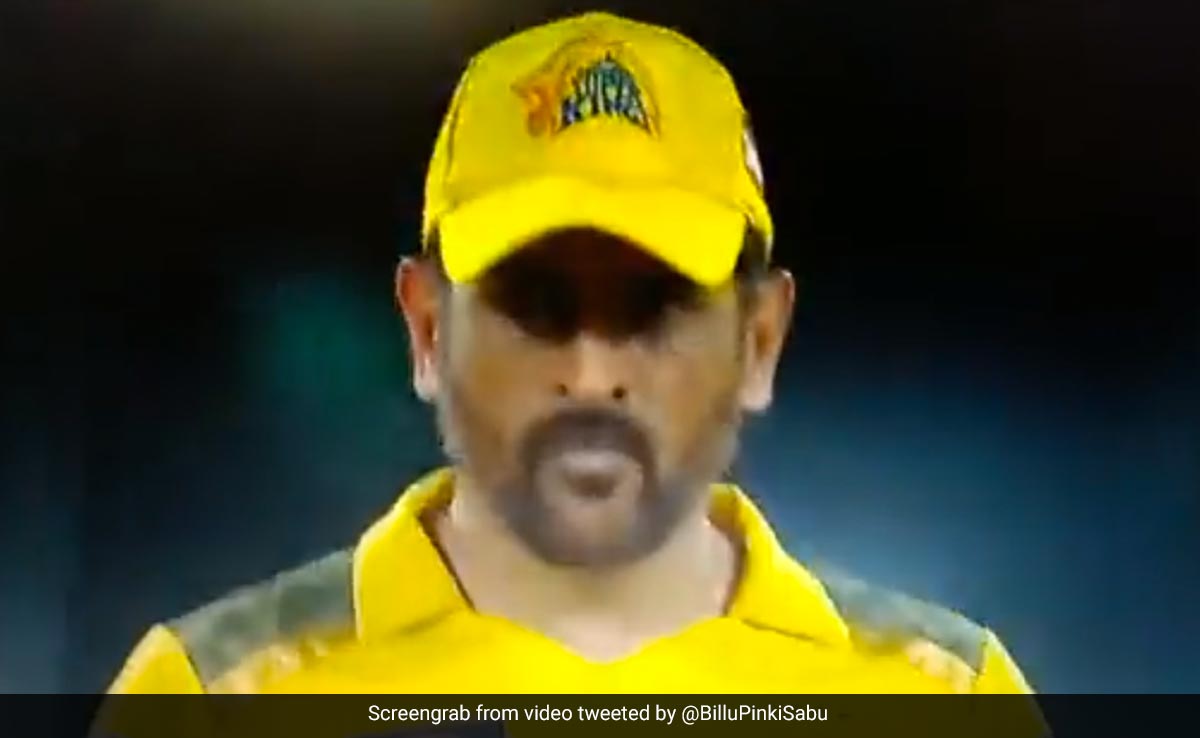 Video: लाइव मैच में चढ़ गया 'कैप्टन कूल' का पारा, ये खिलाड़ी हुआ धोनी के गुस्से का शिकार