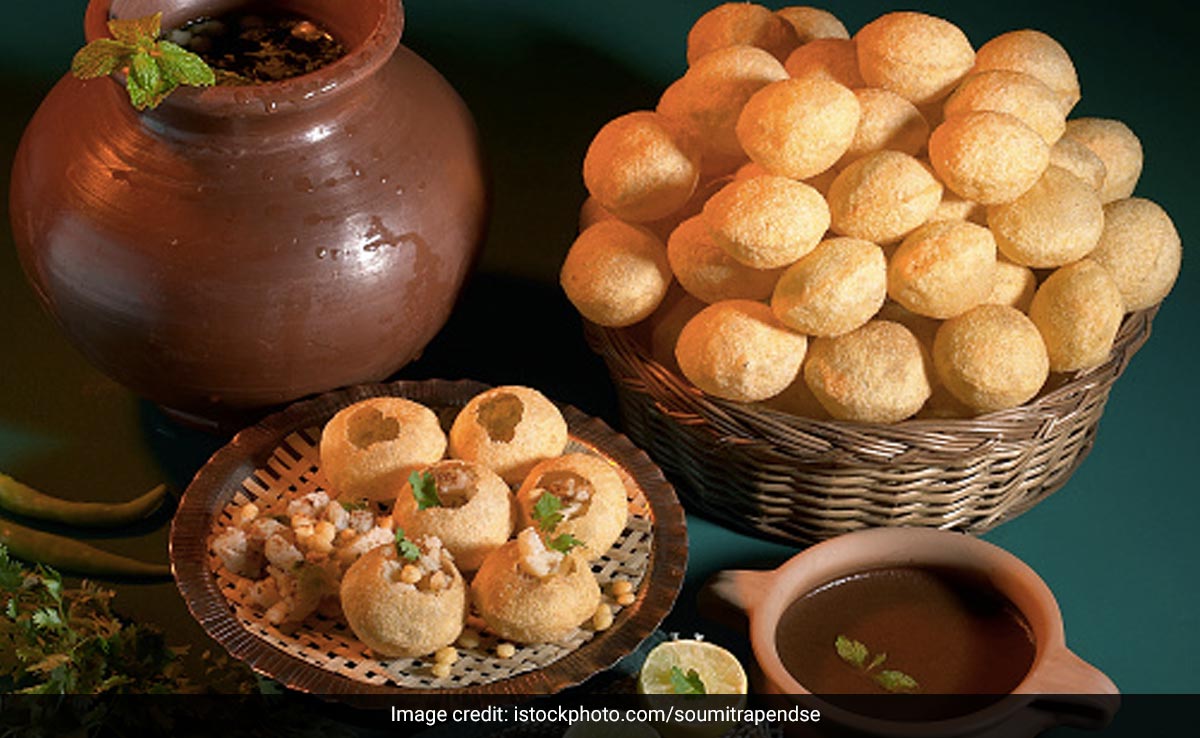 Pani Puri Recipe: घर पर बनाएं बाजार जैसी खट्टी-मीठी पानी पूरी, यहां देखें आसान रेसिपी Pani Puri Recipe: घर पर बनाएं बाजार जैसी खट्टी-मीठी पानी पूरी, यहां देखें आसान रेसिपी