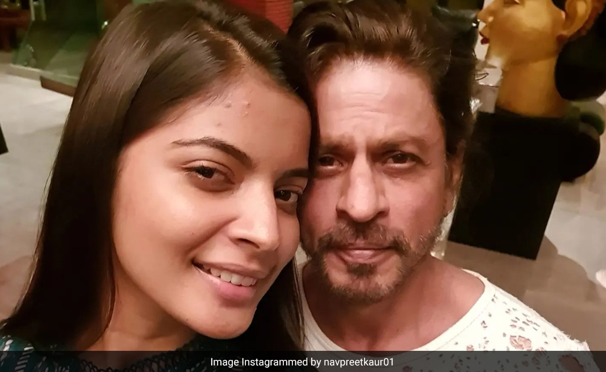 Just As You'd Expect, Shah Rukh Khan And His Family Were Amazing Dinner Party Hosts At Mannat