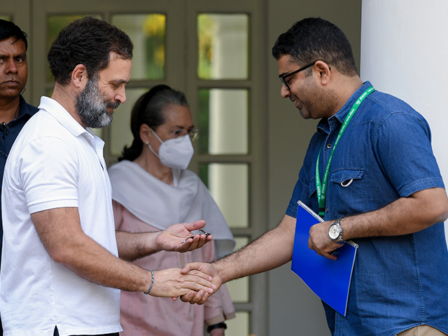 राहुल गांधी ने छोड़ा बंगला, तो क्या अपने मकसद में कामयाब होगी कांग्रेस?